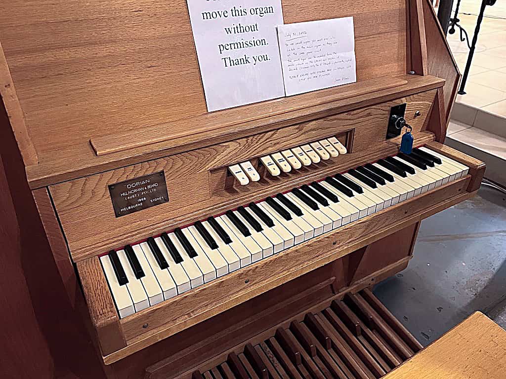 Dorian organ console