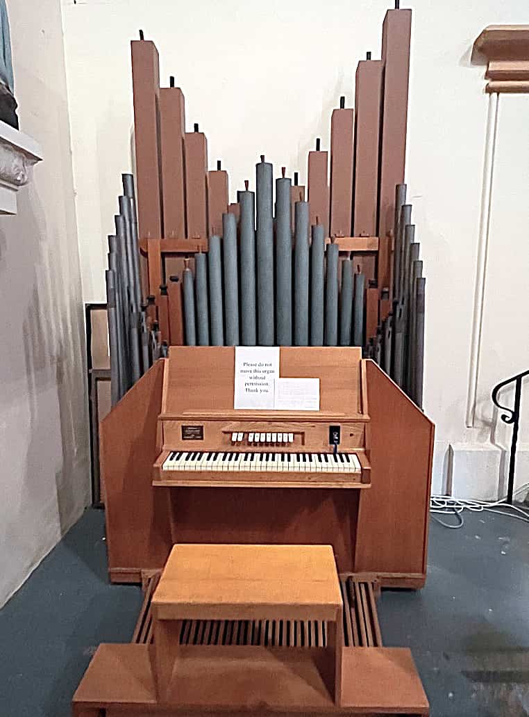 Dorian organ console