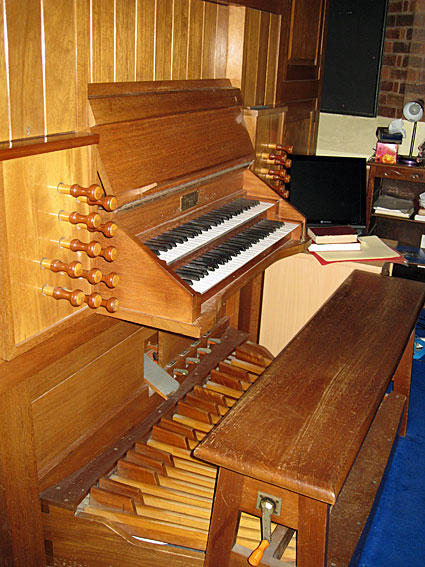 Console of the Roger H. Pogson organ