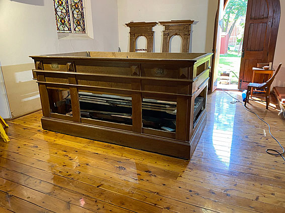 St John's Anglican Church, Corowa: assembly of the organ at Corowa