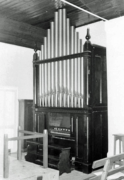Methodist Church, Naringaningalook : organ before 1991