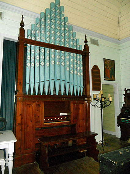 Darnum Musical Village : organ