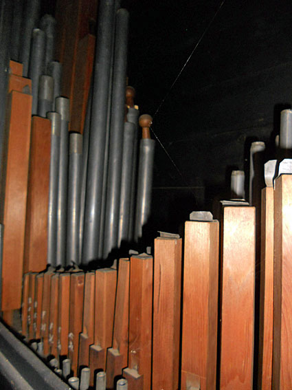 Darnum Musical Village : pipework, showing wooden Flute 4 and metal Gedact 8