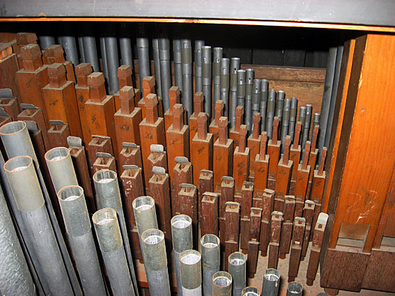 St George's Church, Travancore: internal pipework