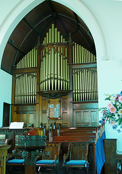 Malvern Presbyterian Church: organ case